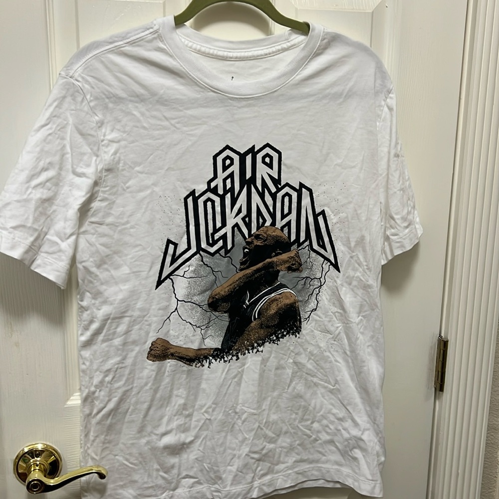 Jordan men’s medium short sleeve shirt dri-fit
